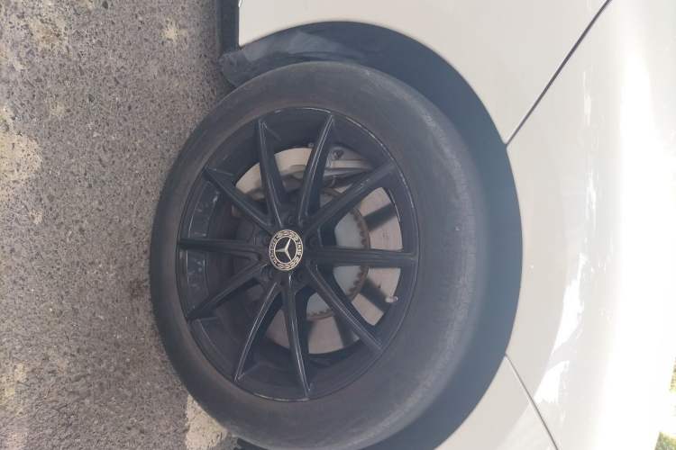 Used Mercedes-Benz EQE 2025 500 4MATIC Pioneer Edition Right Front Wheel Hub