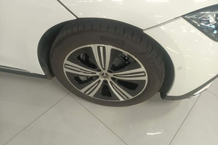 Used Mercedes-Benz EQE 2025 500 4MATIC Pioneer Edition Right Front Wheel Hub