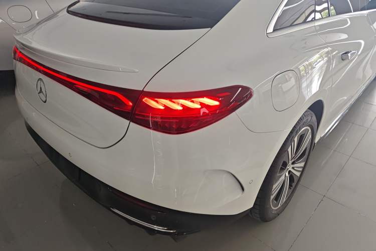 Used Mercedes-Benz EQE 2025 500 4MATIC Pioneer Edition Right Rear Taillight