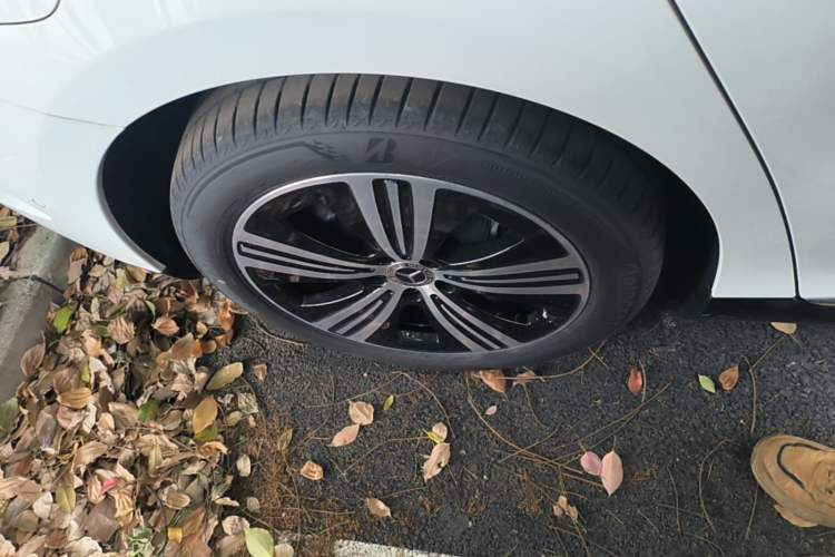 Used Mercedes-Benz EQE 2025 500 4MATIC Pioneer Edition Right Rear Wheel Hub