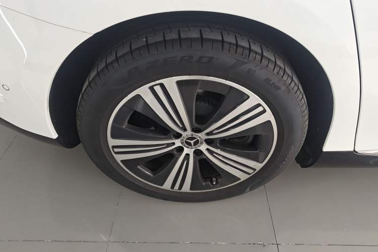 Used Mercedes-Benz EQE 2025 500 4MATIC Pioneer Edition Right Rear Wheel Hub