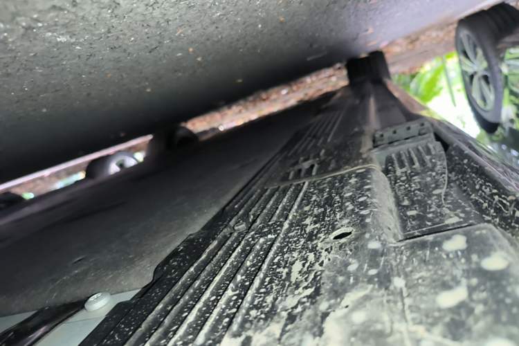 Used Mercedes-Benz EQE 2025 500 4MATIC Pioneer Edition Right Side Sill