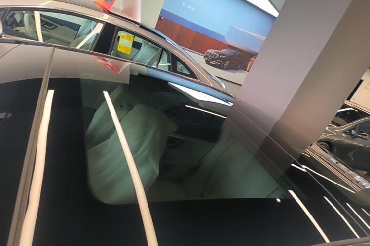 Used Mercedes-Benz EQE 2025 500 4MATIC Pioneer Edition Roof