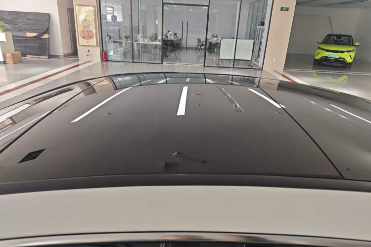 Used Mercedes-Benz EQE 2025 500 4MATIC Pioneer Edition Roof