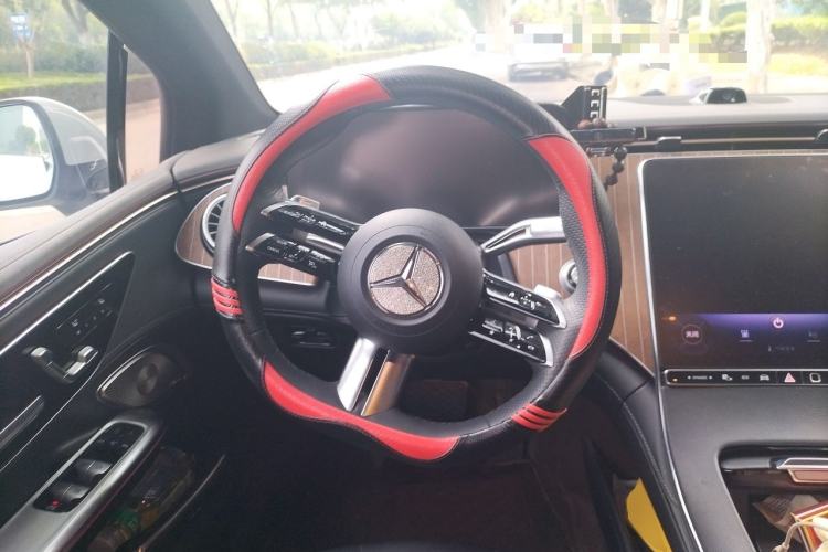 Used Mercedes-Benz EQE 2025 500 4MATIC Pioneer Edition Steering Wheel