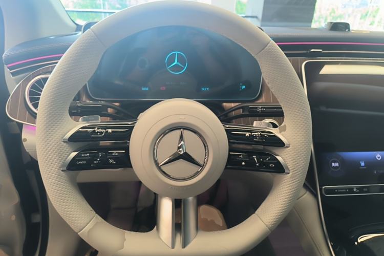 Used Mercedes-Benz EQE 2025 500 4MATIC Pioneer Edition Steering Wheel