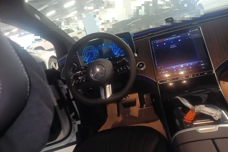 Used Mercedes-Benz EQE 2025 500 4MATIC Pioneer Edition Steering Wheel