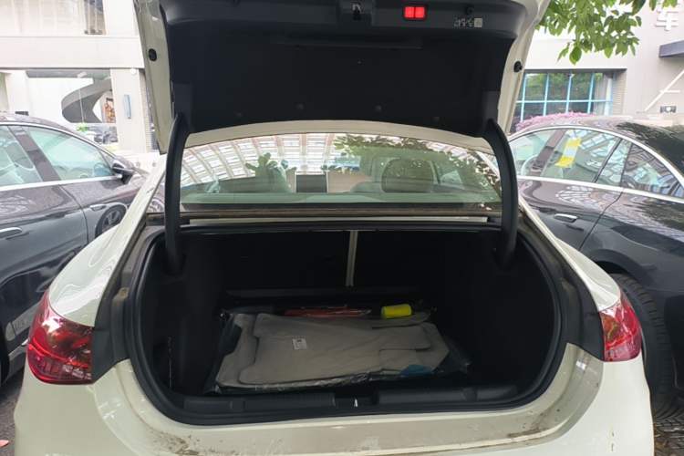 Used Mercedes-Benz EQE 2025 500 4MATIC Pioneer Edition Trunk