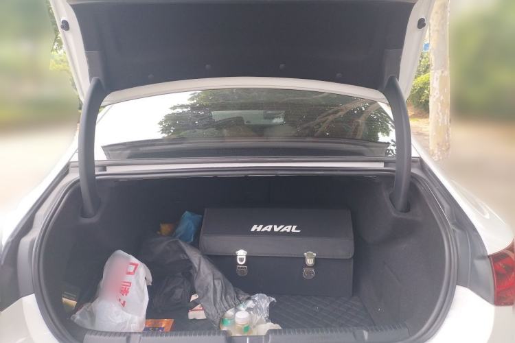 Used Mercedes-Benz EQE 2025 500 4MATIC Pioneer Edition Trunk