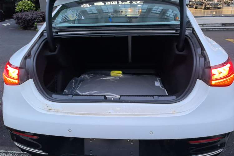 Used Mercedes-Benz EQE 2025 500 4MATIC Pioneer Edition Trunk