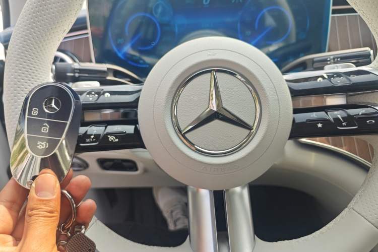 Used Mercedes-Benz EQE 2025 500 4MATIC Pioneer Edition Vehicle Key