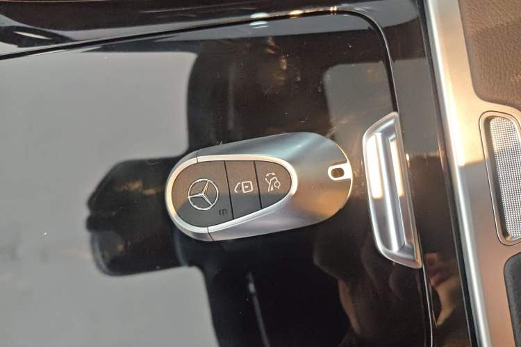 Used Mercedes-Benz EQE 2025 500 4MATIC Pioneer Edition Vehicle Key