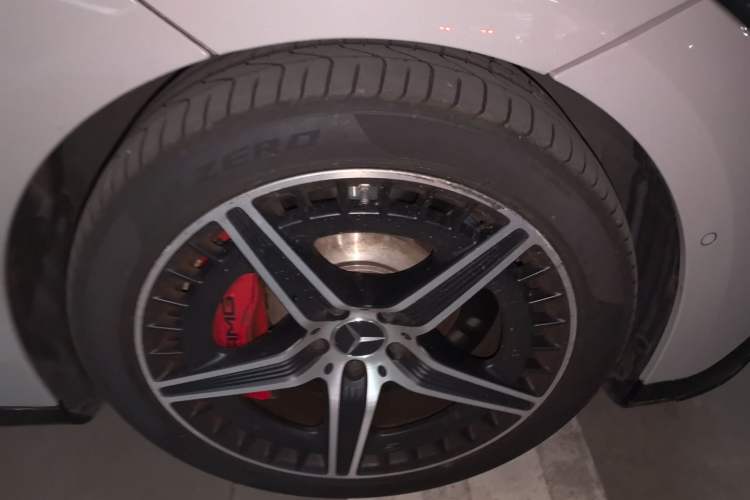 Used Mercedes-Benz EQE AMG 2023 AMG EQE 53 4MATIC+ Right Front Wheel Hub