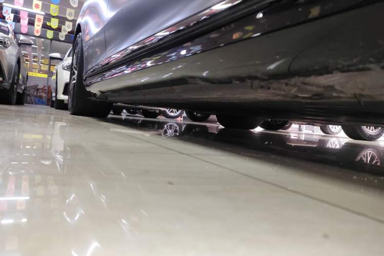 Used Mercedes-Benz EQE AMG 2023 AMG EQE 53 4MATIC+ Right Side Sill
