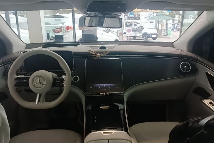 Used Mercedes-Benz EQE SUV 2023 500 4MATIC Special Edition Center Console