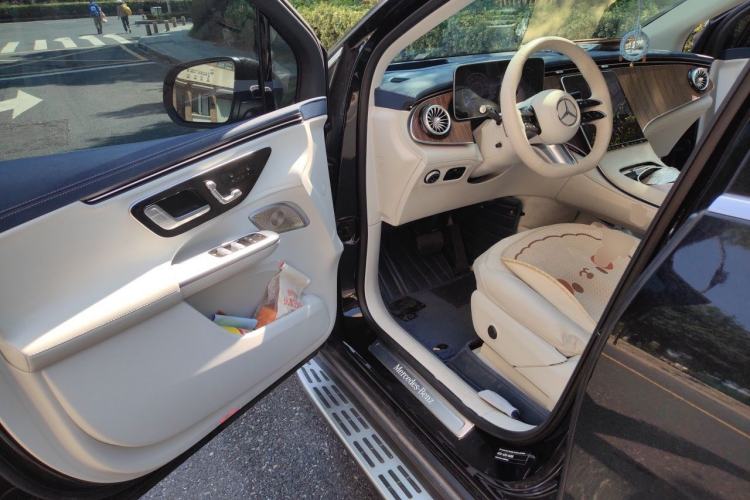 Used Mercedes-Benz EQE SUV 2023 350 4MATIC Luxury Edition Driver Seat