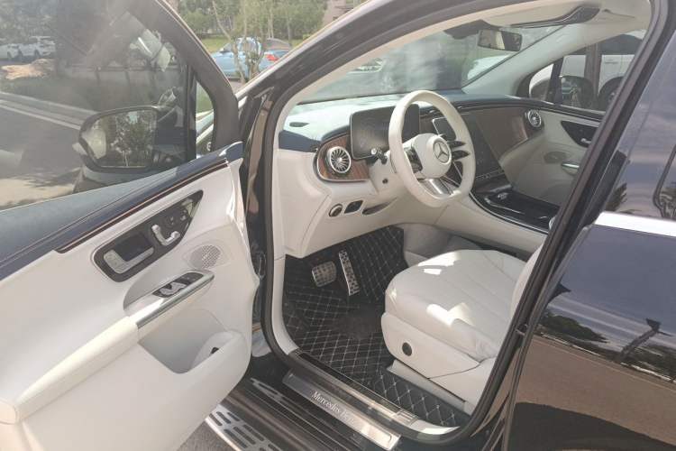 Used Mercedes-Benz EQE SUV 2023 350 4MATIC Pioneer Edition Driver Seat