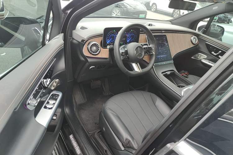 Used Mercedes-Benz EQE SUV 2023 350 4MATIC Pioneer Edition Driver Seat