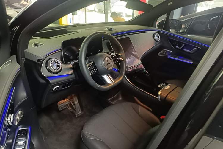 Used Mercedes-Benz EQE SUV 2023 500 4MATIC Special Edition Driver Seat