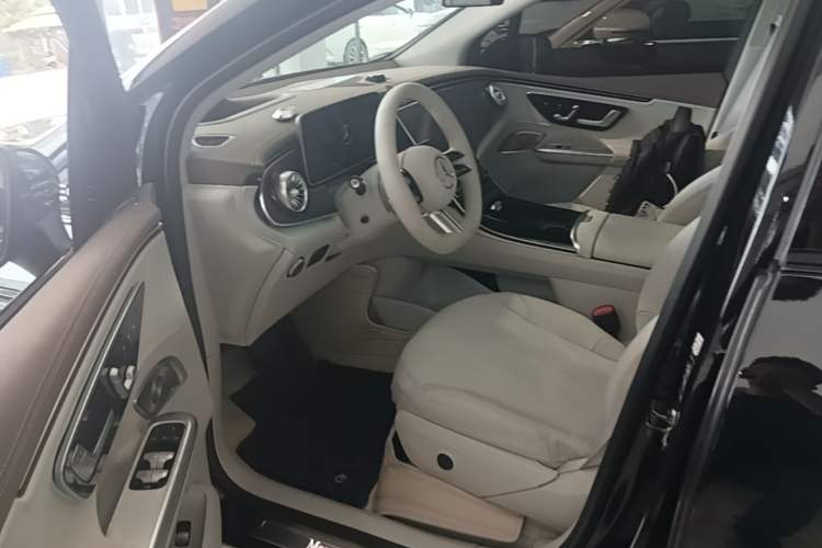 Used Mercedes-Benz EQE SUV 2023 500 4MATIC Special Edition Driver Seat