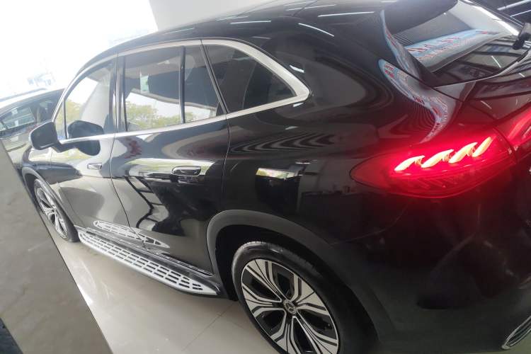 Used Mercedes-Benz EQE SUV 2023 350 4MATIC Luxury Edition Exterior 3