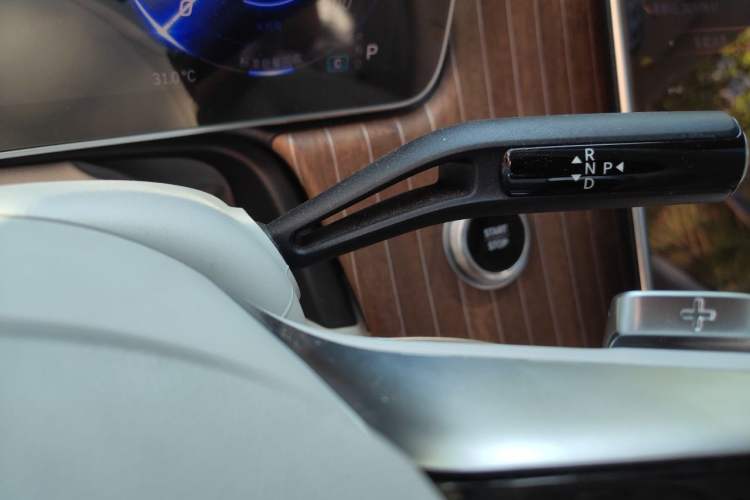 Used Mercedes-Benz EQE SUV 2023 350 4MATIC Luxury Edition Gear Lever