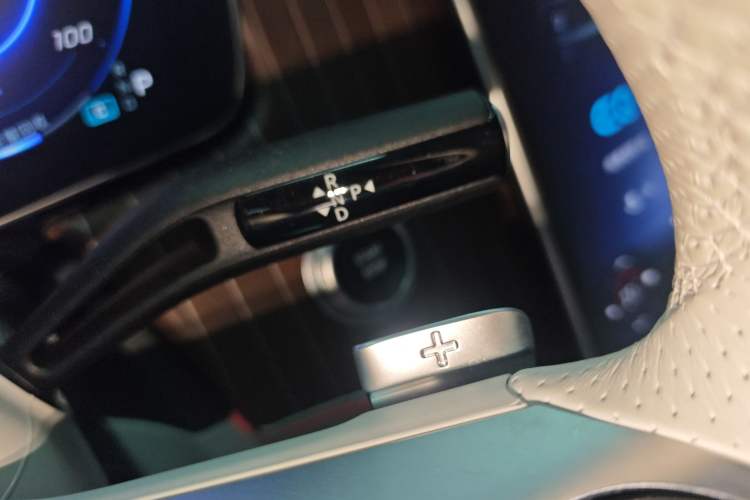 Used Mercedes-Benz EQE SUV 2023 350 4MATIC Pioneer Edition Gear Lever