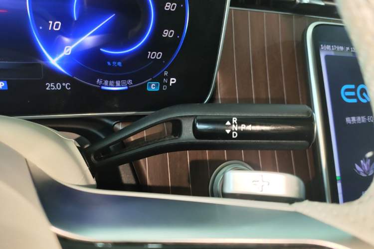 Used Mercedes-Benz EQE SUV 2023 350 4MATIC Pioneer Edition Gear Lever