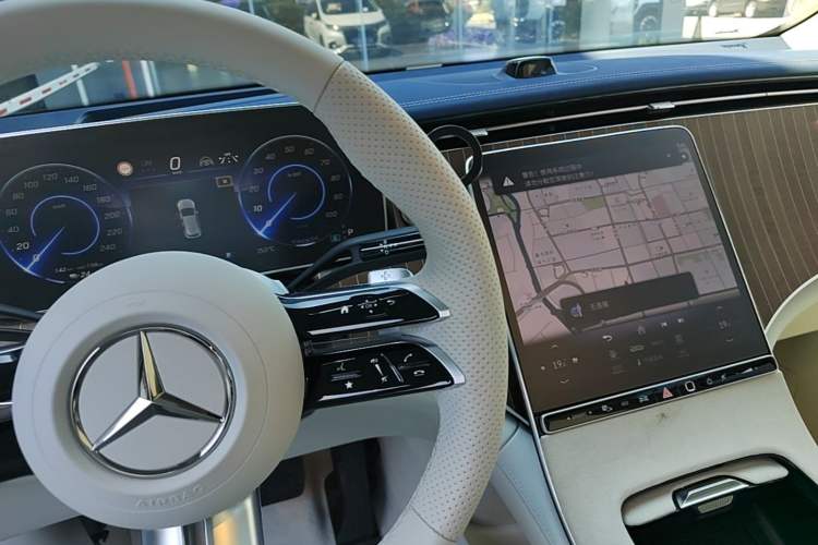 Used Mercedes-Benz EQE SUV 2023 350 4MATIC Luxury Edition Gear Lever