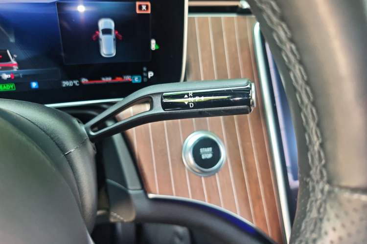Used Mercedes-Benz EQE SUV 2023 350 4MATIC Luxury Edition Gear Lever