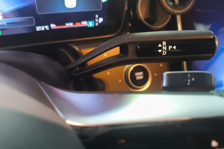 Used Mercedes-Benz EQE SUV 2023 500 4MATIC Special Edition Gear Lever