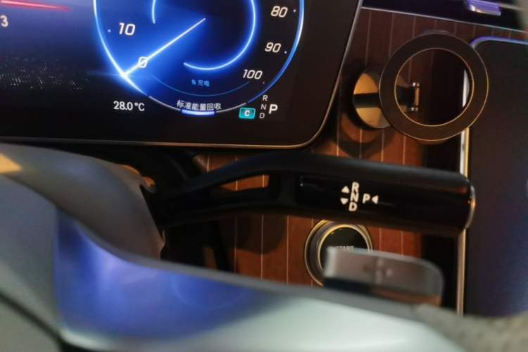 Used Mercedes-Benz EQE SUV 2023 350 4MATIC Luxury Edition Gear Lever