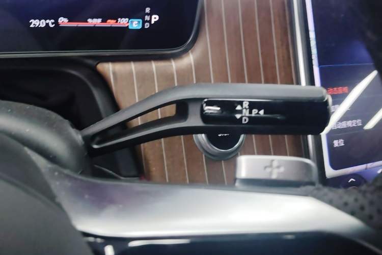 Used Mercedes-Benz EQE SUV 2023 350 4MATIC Pioneer Edition Gear Lever