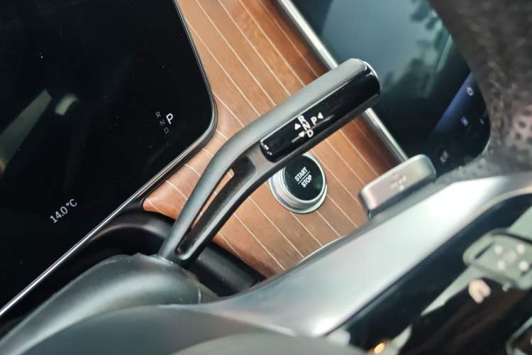 Used Mercedes-Benz EQE SUV 2023 350 4MATIC Pioneer Edition Gear Lever