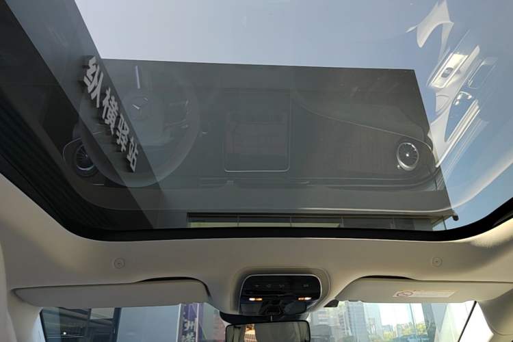 Used Mercedes-Benz EQE SUV 2023 350 4MATIC Luxury Edition Headliner