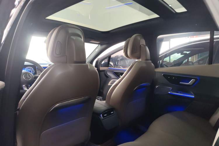 Used Mercedes-Benz EQE SUV 2023 350 4MATIC Luxury Edition Headliner