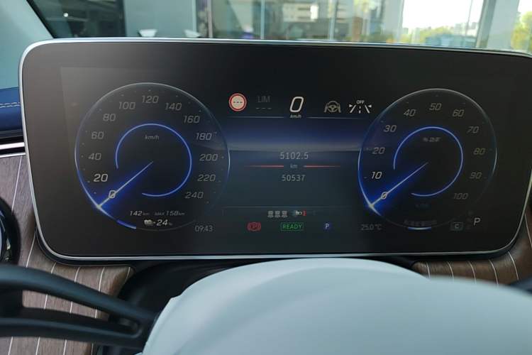 Used Mercedes-Benz EQE SUV 2023 350 4MATIC Luxury Edition Instrument Cluster