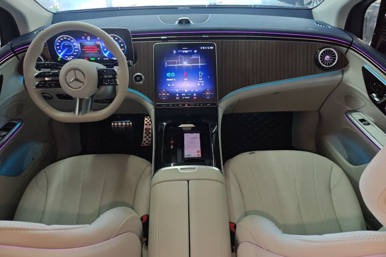 Used Mercedes-Benz EQE SUV 2023 350 4MATIC Pioneer Edition Interior 2