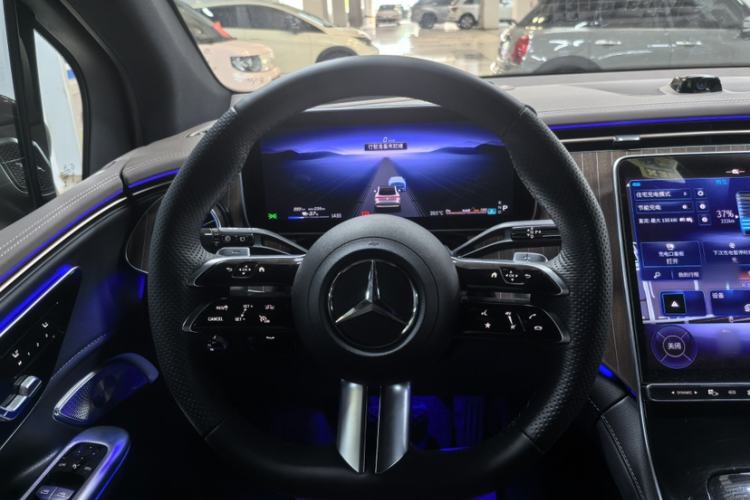 Used Mercedes-Benz EQE SUV 2023 350 4MATIC Luxury Edition Interior 2