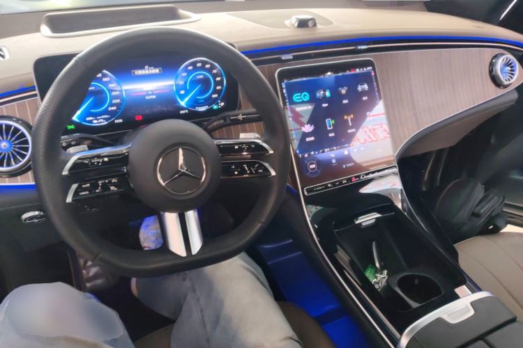 Used Mercedes-Benz EQE SUV 2023 350 4MATIC Luxury Edition Interior 2