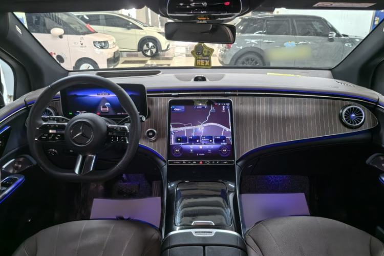 Used Mercedes-Benz EQE SUV 2023 350 4MATIC Luxury Edition Interior 3