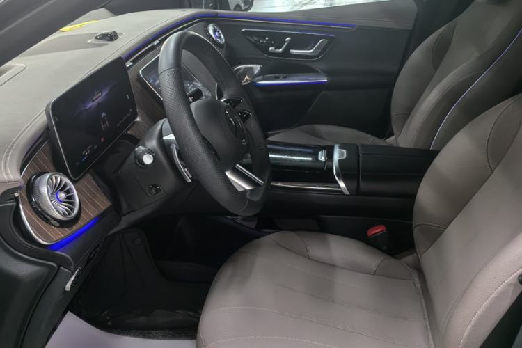 Used Mercedes-Benz EQE SUV 2023 350 4MATIC Luxury Edition Interior 4