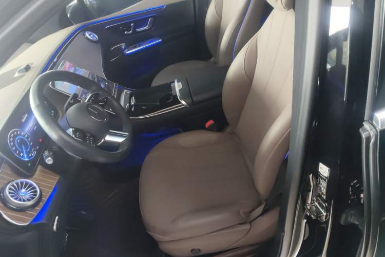 Used Mercedes-Benz EQE SUV 2023 350 4MATIC Luxury Edition Left Front Seat