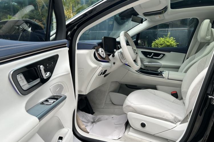 Used Mercedes-Benz EQE SUV 2023 350 4MATIC Pioneer Edition Left Front Seat