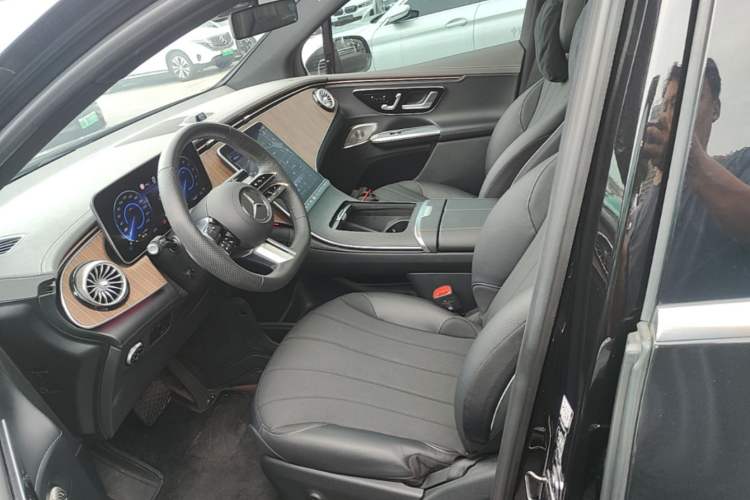 Used Mercedes-Benz EQE SUV 2023 350 4MATIC Pioneer Edition Left Front Seat