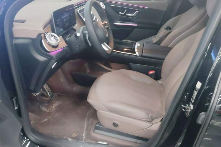 Used Mercedes-Benz EQE SUV 2023 350 4MATIC Pioneer Edition Left Front Seat