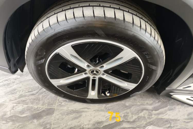 Used Mercedes-Benz EQE SUV 2023 350 4MATIC Pioneer Edition Left Front Wheel Hub