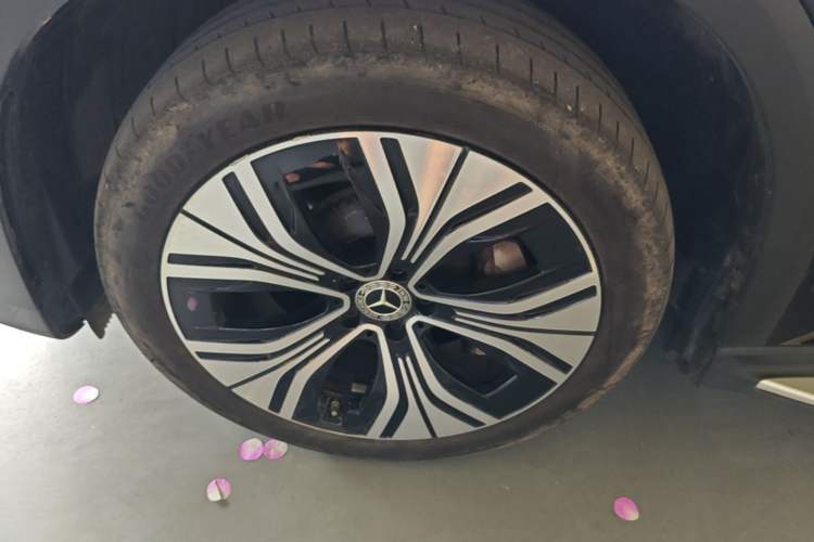Used Mercedes-Benz EQE SUV 2023 350 4MATIC Luxury Edition Left Front Wheel Hub