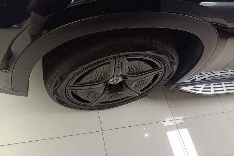 Used Mercedes-Benz EQE SUV 2023 500 4MATIC Special Edition Left Front Wheel Hub