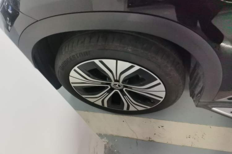 Used Mercedes-Benz EQE SUV 2023 350 4MATIC Luxury Edition Left Front Wheel Hub